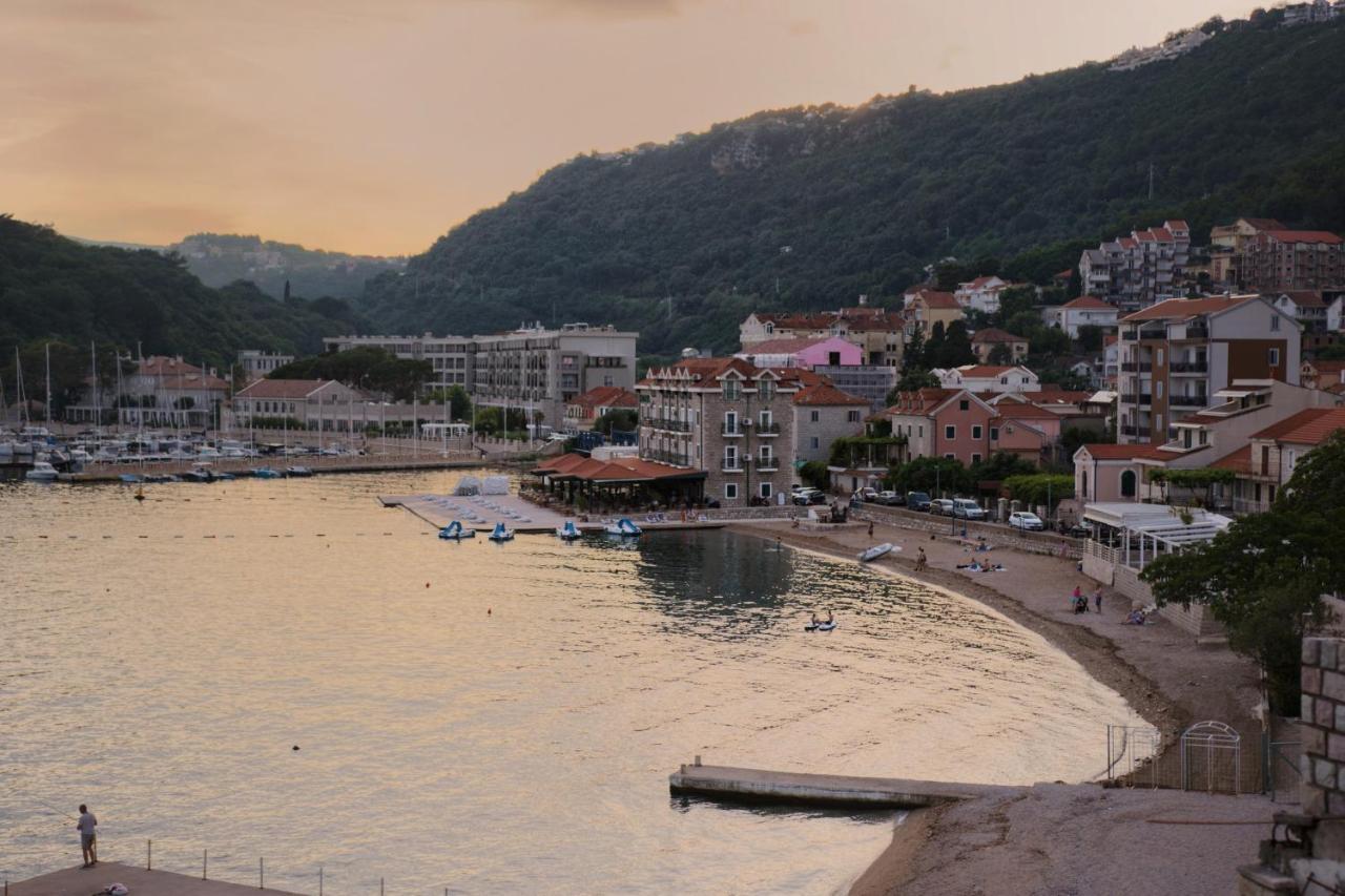 Hotel Rr Herceg Novi Exteriör bild