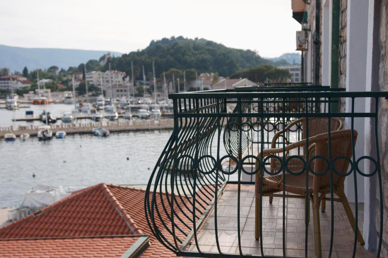 Hotel Rr Herceg Novi Exteriör bild