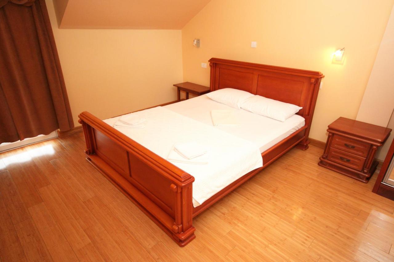 Hotel Rr Herceg Novi Exteriör bild