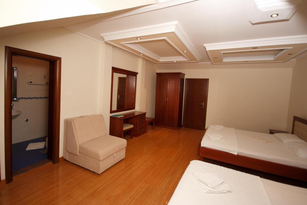 Hotel Rr Herceg Novi Exteriör bild