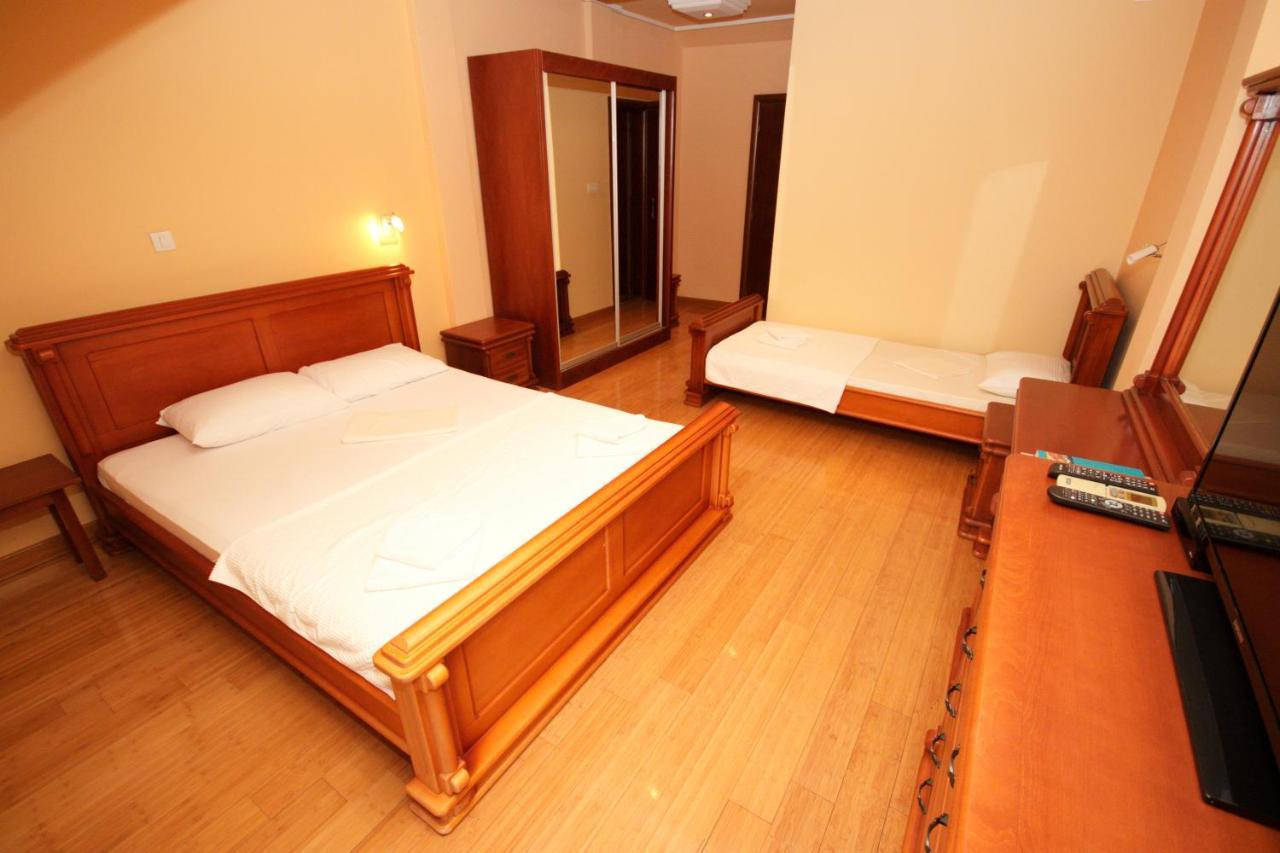 Hotel Rr Herceg Novi Exteriör bild