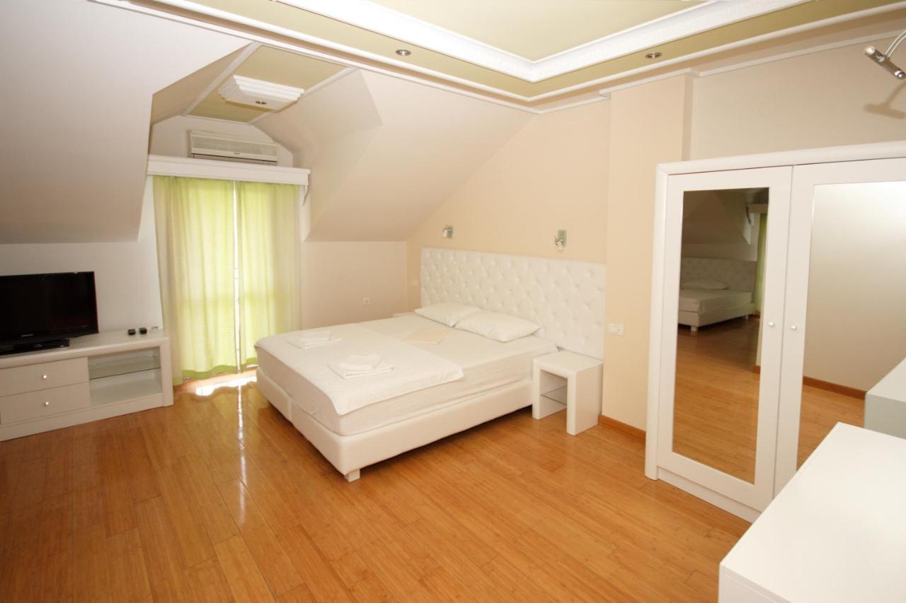 Hotel Rr Herceg Novi Exteriör bild