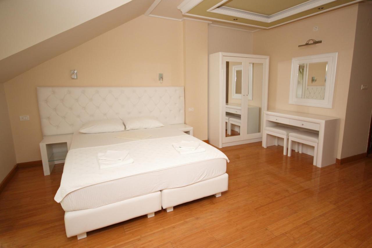 Hotel Rr Herceg Novi Exteriör bild