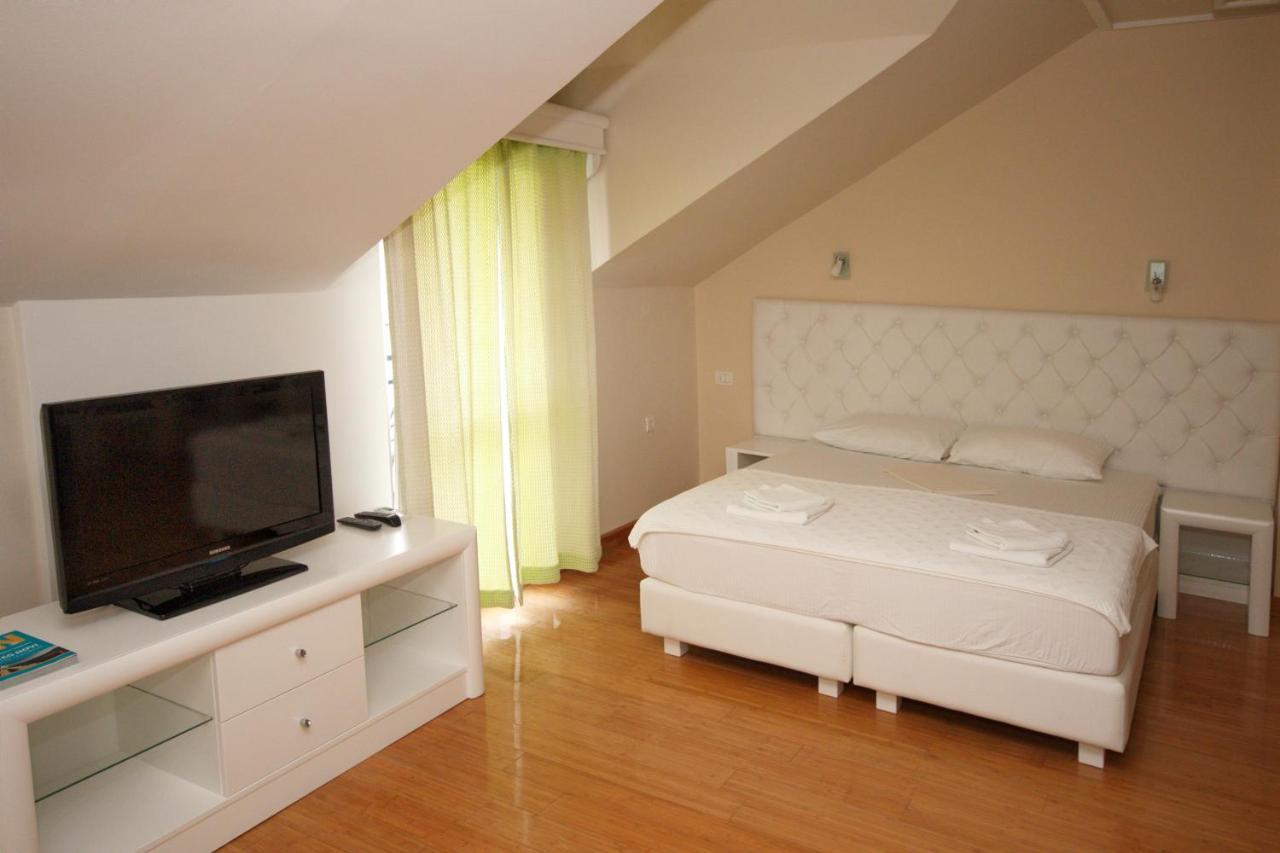 Hotel Rr Herceg Novi Exteriör bild