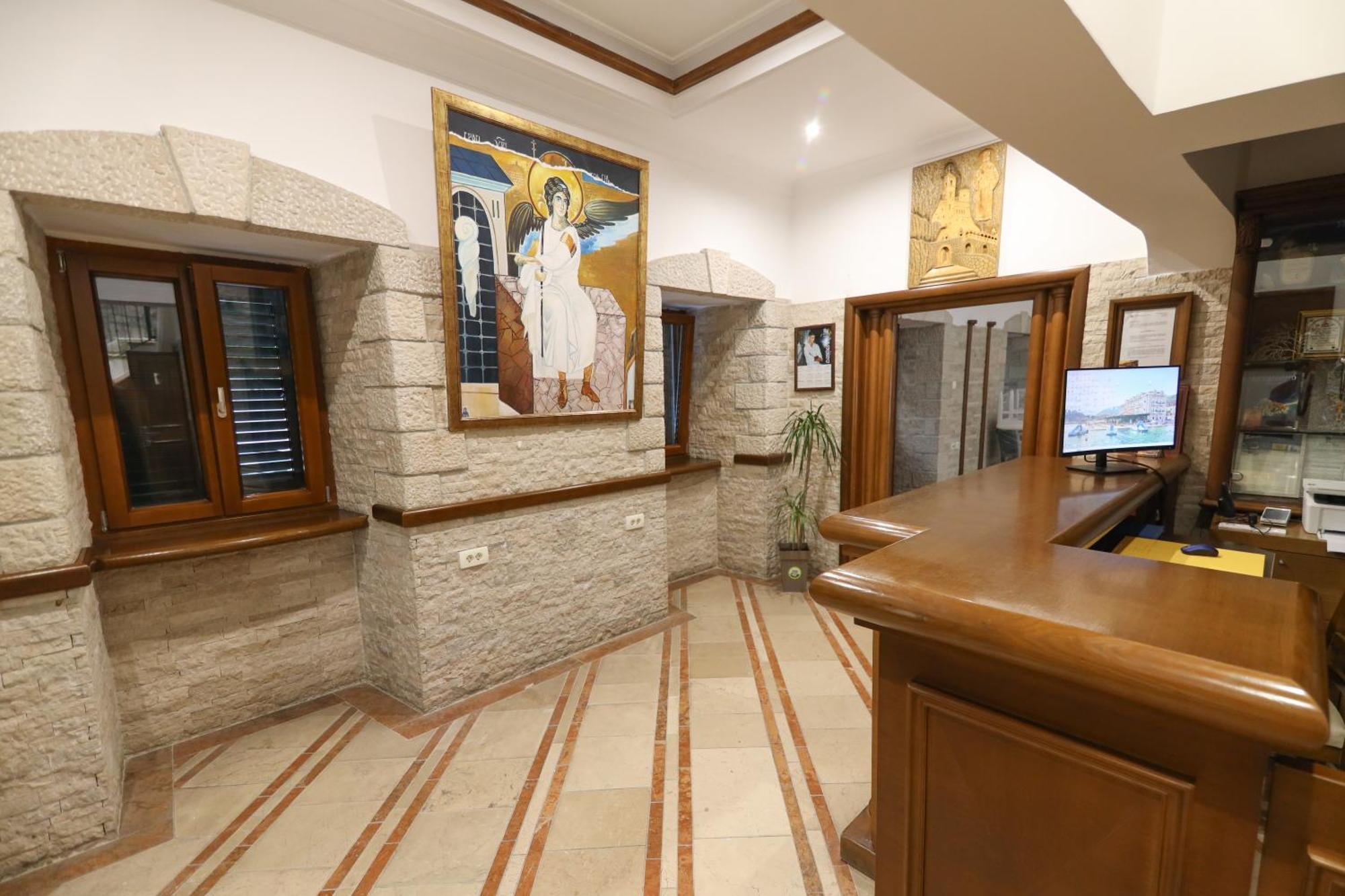 Hotel Rr Herceg Novi Exteriör bild
