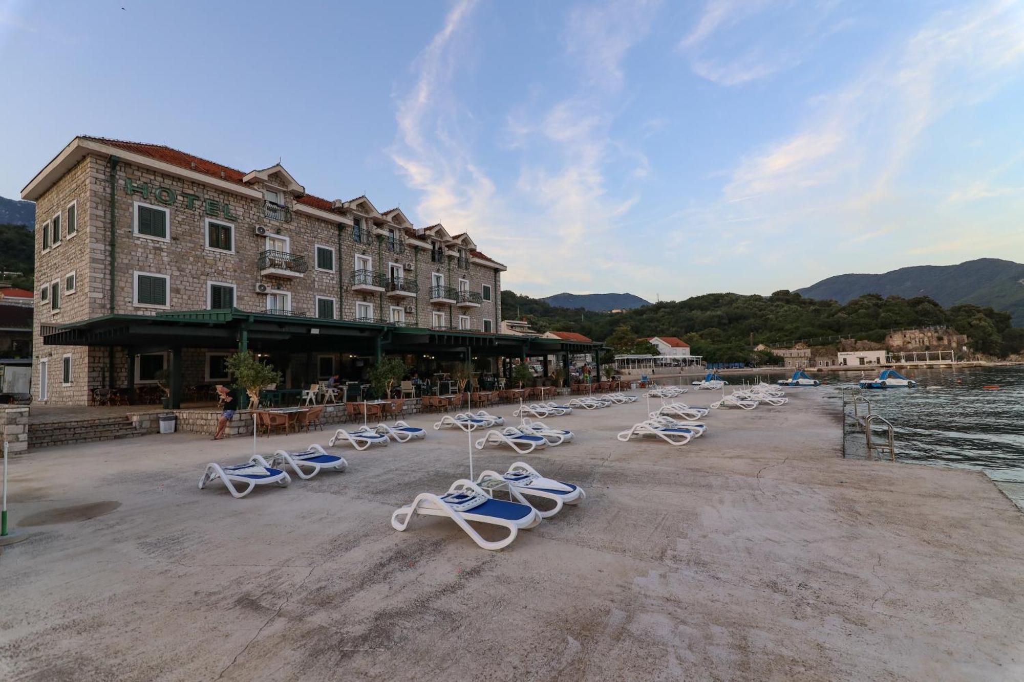 Hotel Rr Herceg Novi Exteriör bild