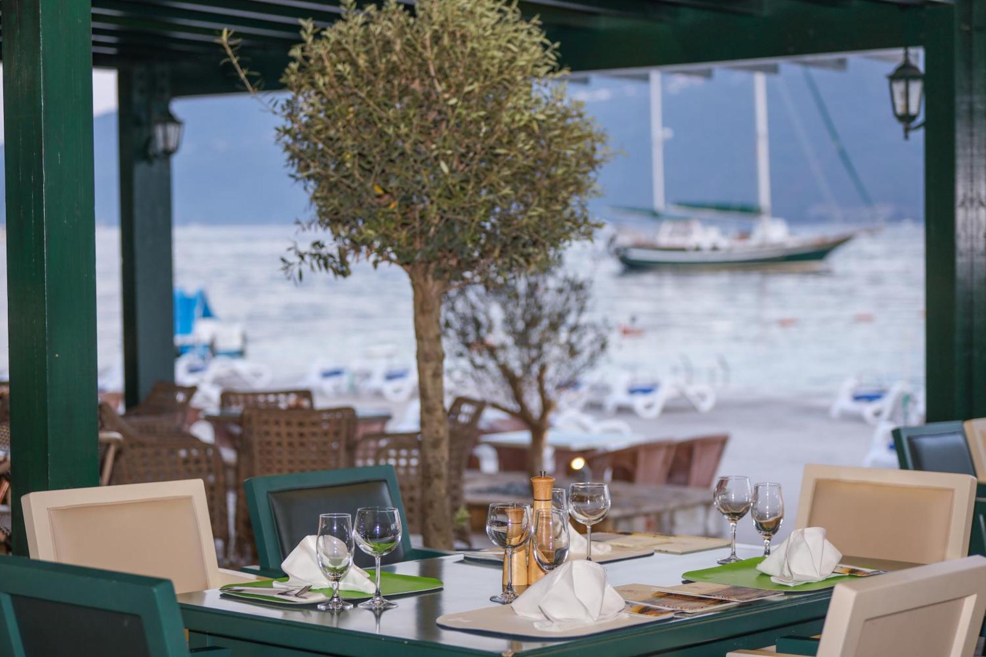 Hotel Rr Herceg Novi Exteriör bild