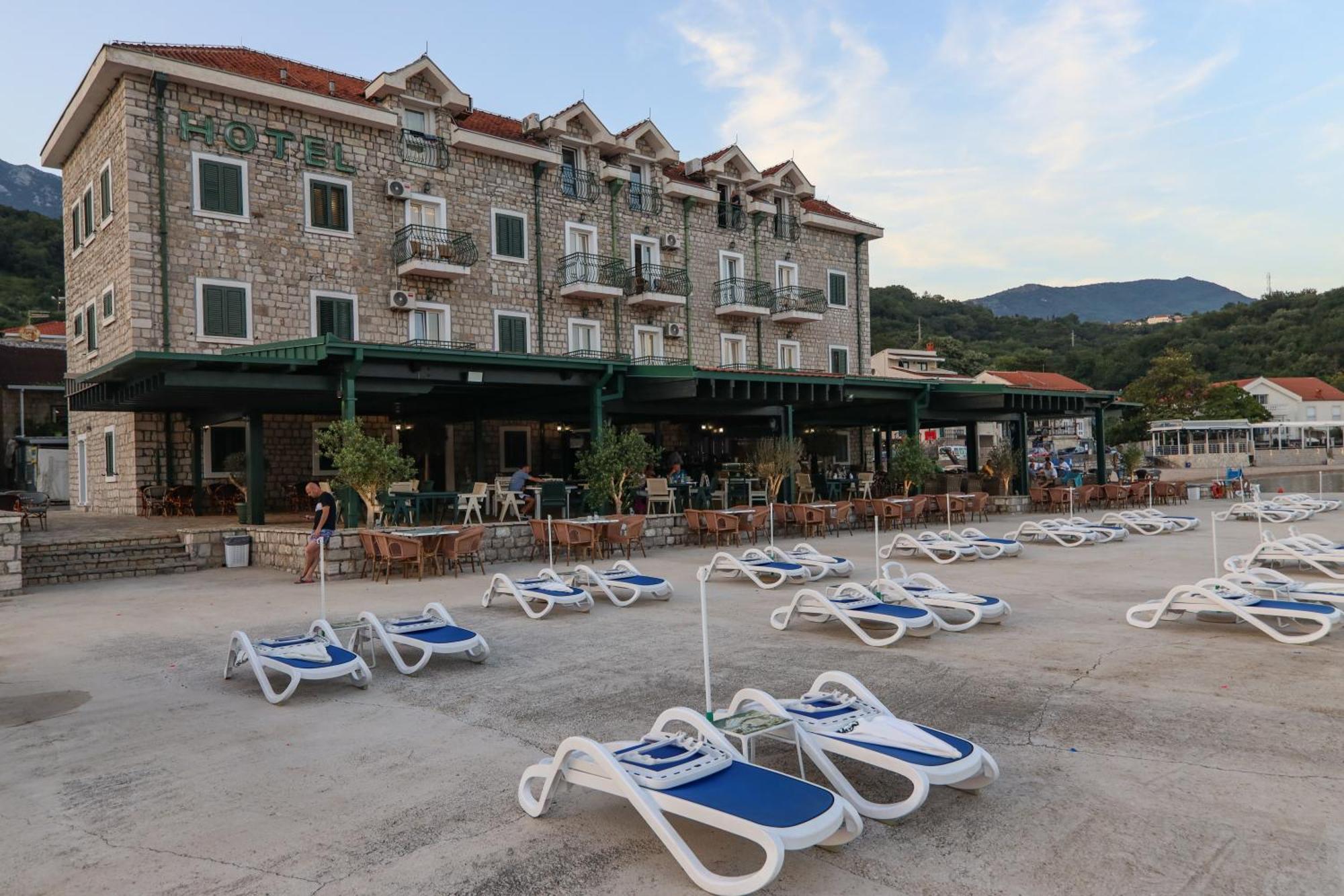 Hotel Rr Herceg Novi Exteriör bild