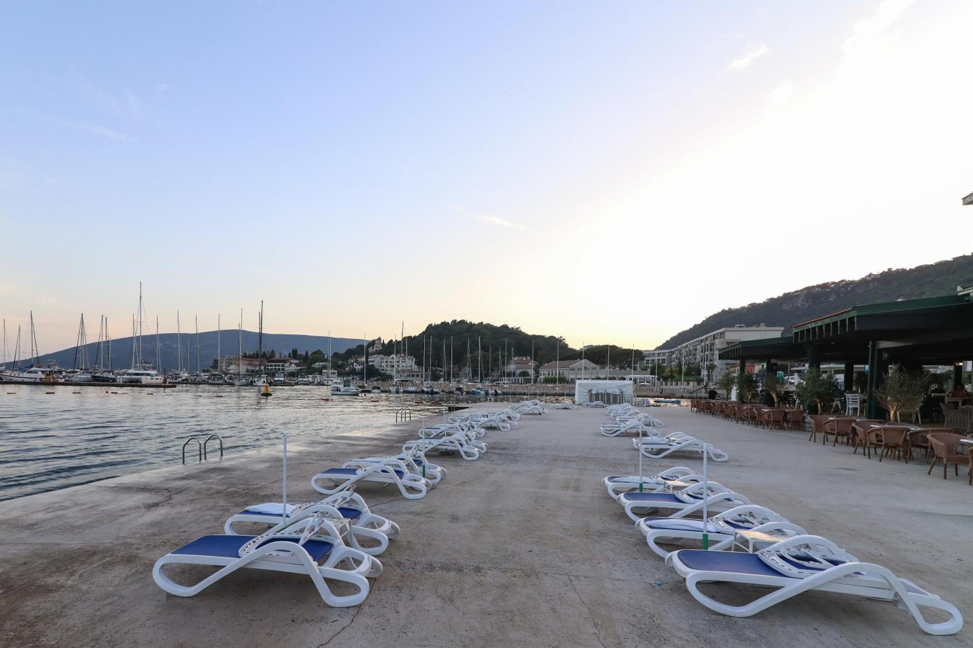 Hotel Rr Herceg Novi Exteriör bild