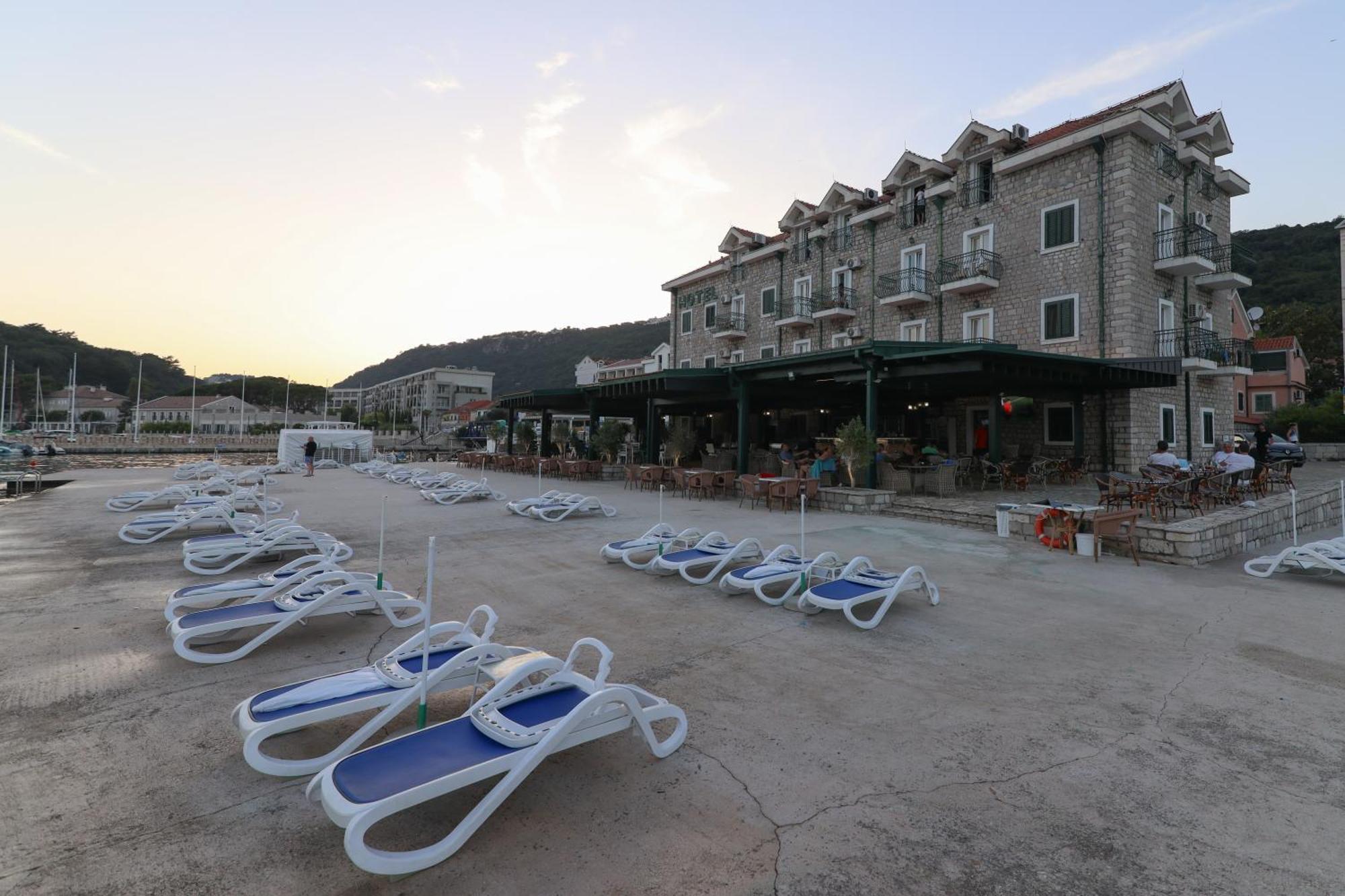 Hotel Rr Herceg Novi Exteriör bild