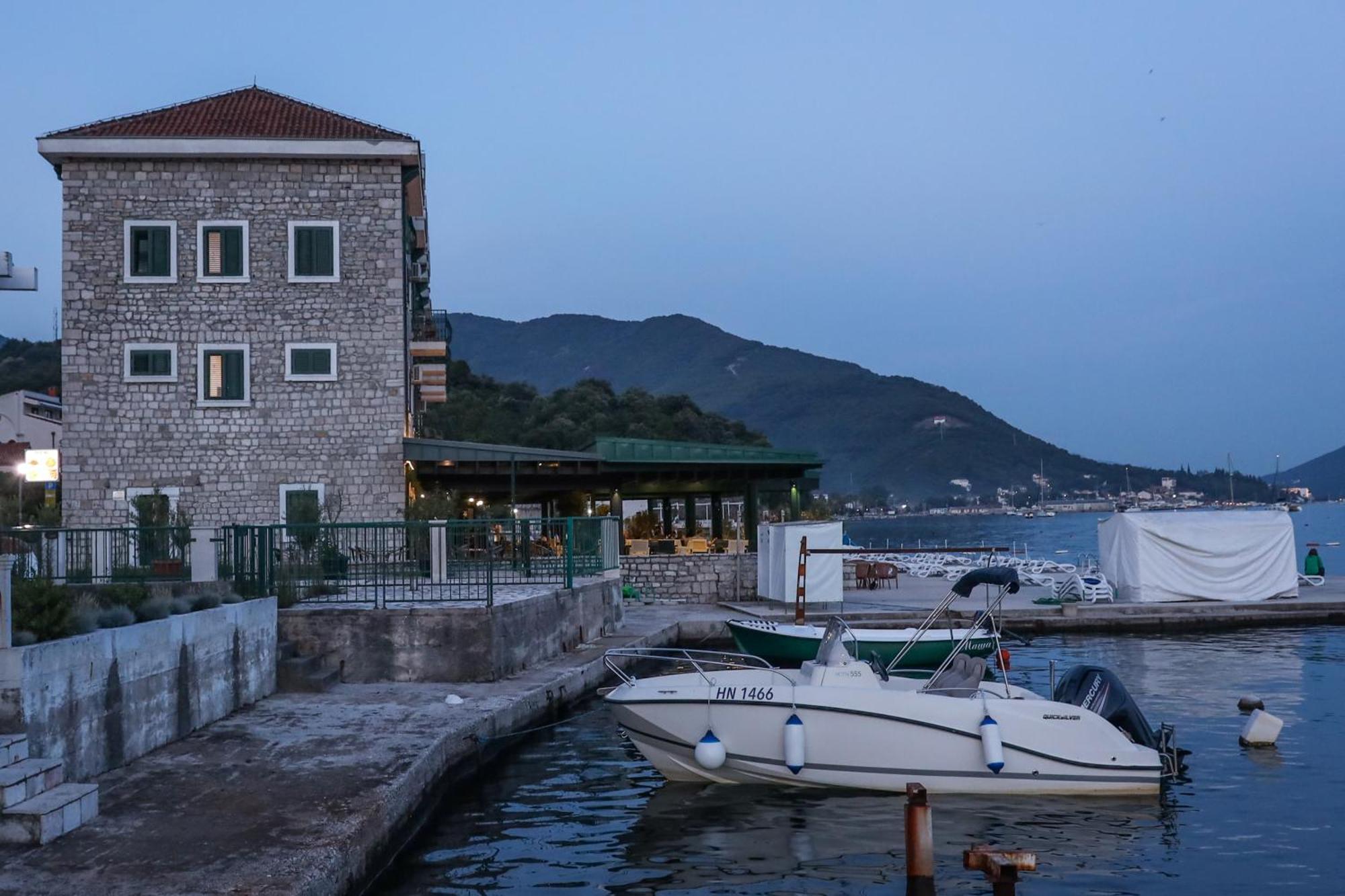 Hotel Rr Herceg Novi Exteriör bild